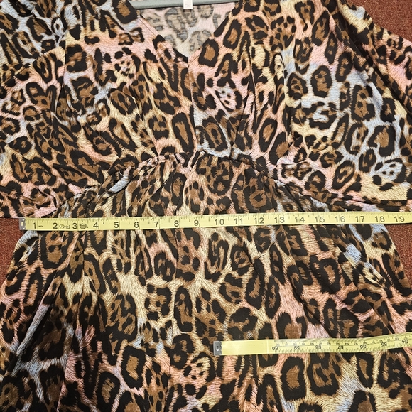 Dear Scarlett Leopard Top in a size XL - Picture 7 of 8